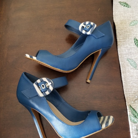 Charles By Charles David Tundra Peep Toe Pump - Picture 2 of 8